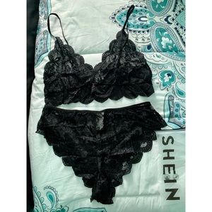 SHEIN Plus Floral Lace Lingerie Set